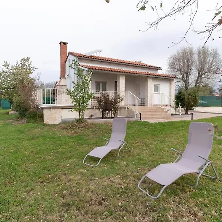 House With A Parking Space - 21976 *