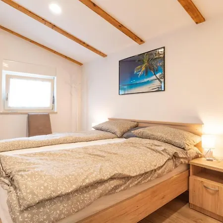 別荘 House With A Parking Space - 21976 ロヴィニ